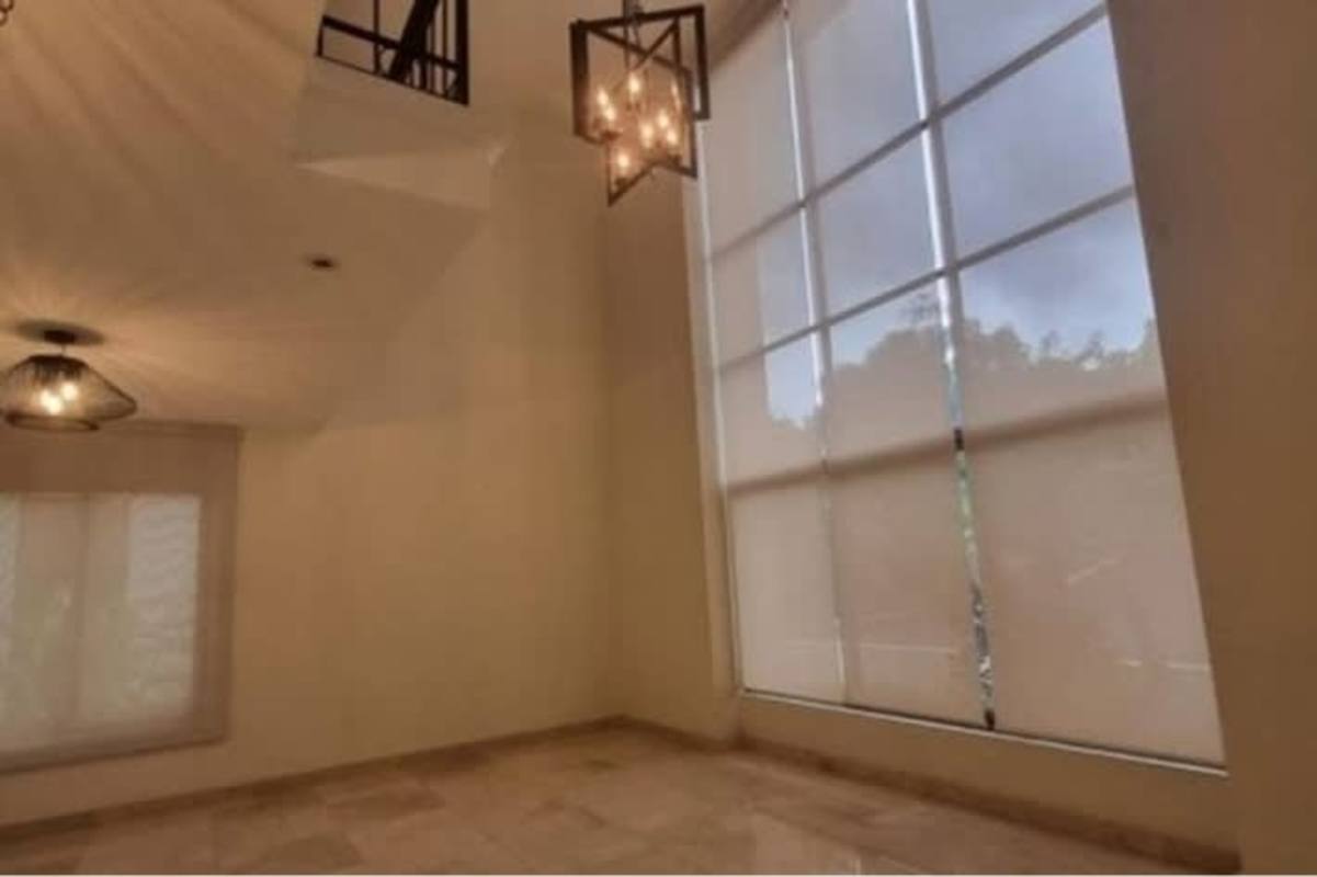 Large windows landing bright space iron railing Senderos de Camino de Cruces Clayton