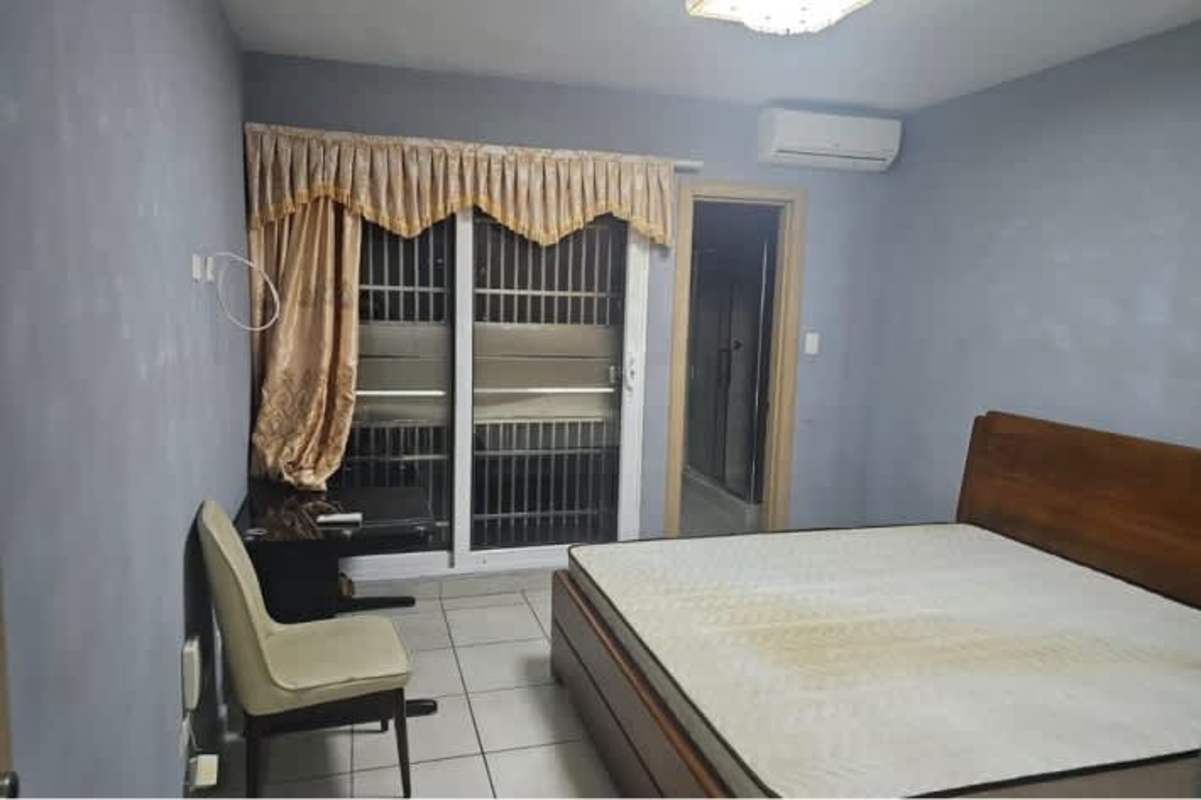 Bedroom with tiled floor, window security bars AC unit ready Panama house rental