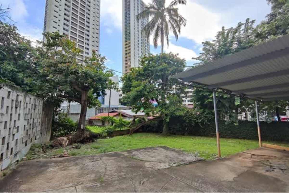 Outdoor area with concrete driveway greenery and parking PH Residencial El Carmen Panama
