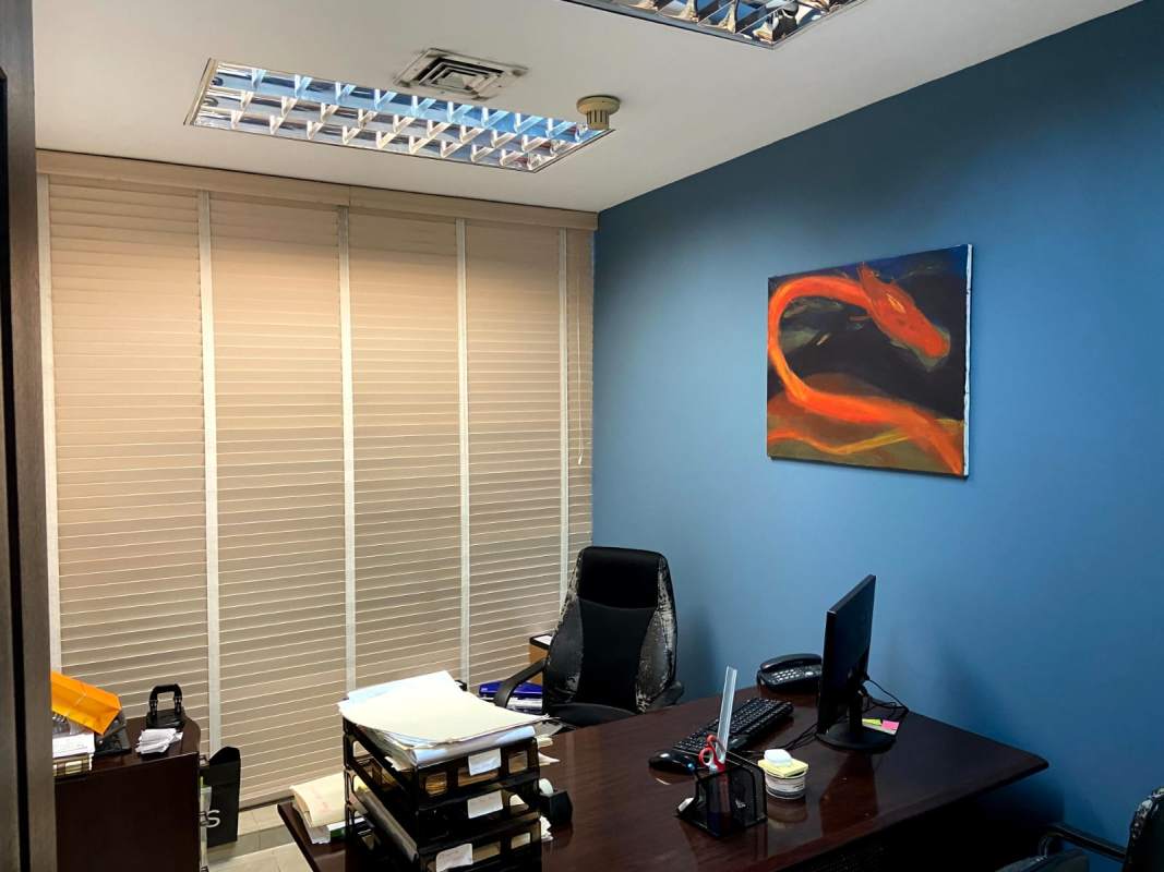 Private office room with natural light and modern interior in PH Hi Tech Plaza Obarrio Panama