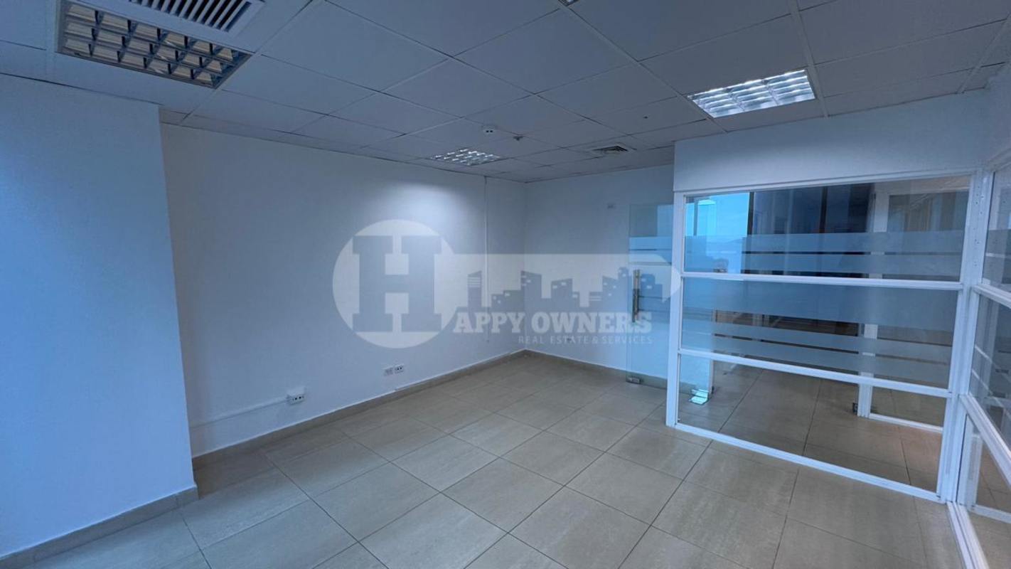 Modern private office with glass walls and tile floor for rent in PH Ocean Business Plaza Torre Banesco Panama