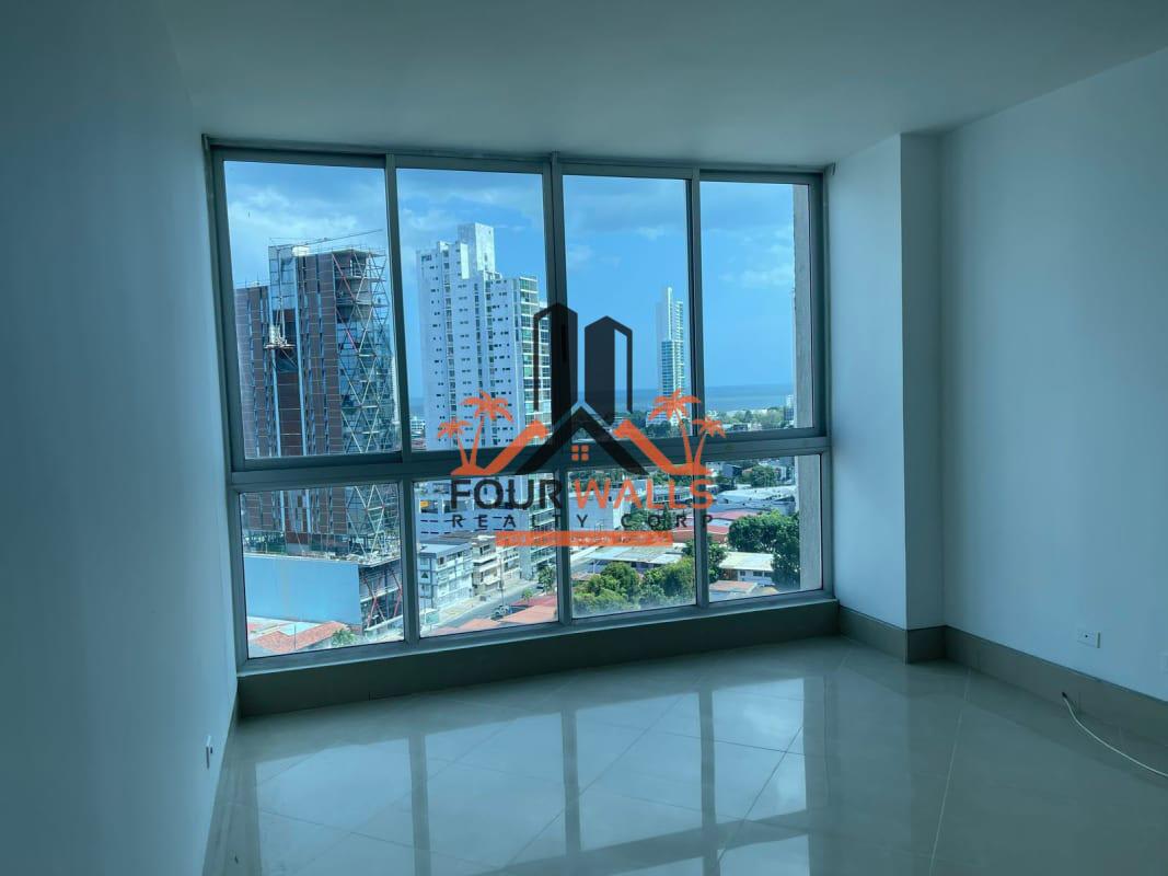 Modern bathroom with glass shower, granite vanity PH Colosal San Francisco Panama