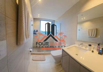 Bright bedroom with mountain views and wardrobe PH Explora Howard