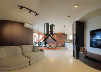 Living room with natural light and mountain views at PH Explora Howard