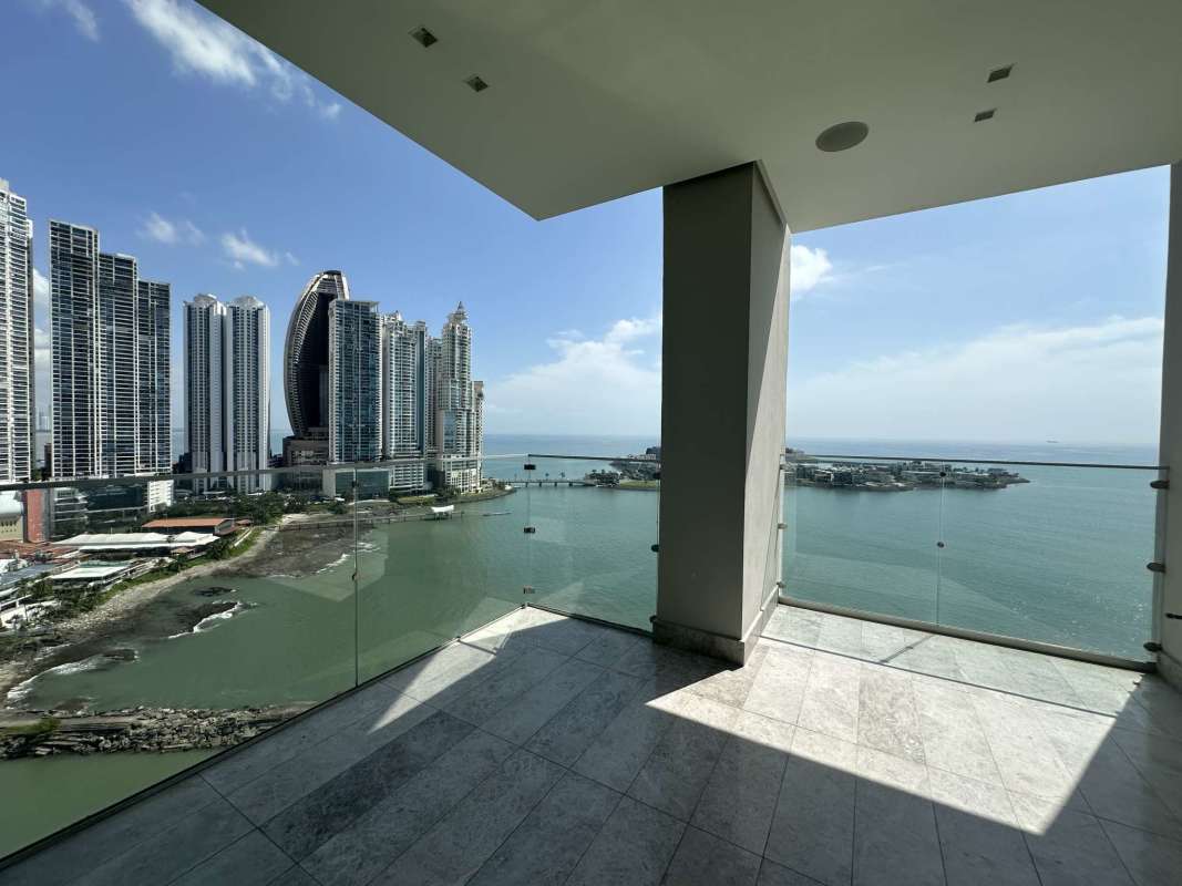 Luxury marble kitchen with island and built-in appliances PH Sea Point Punta Paitilla Panama City