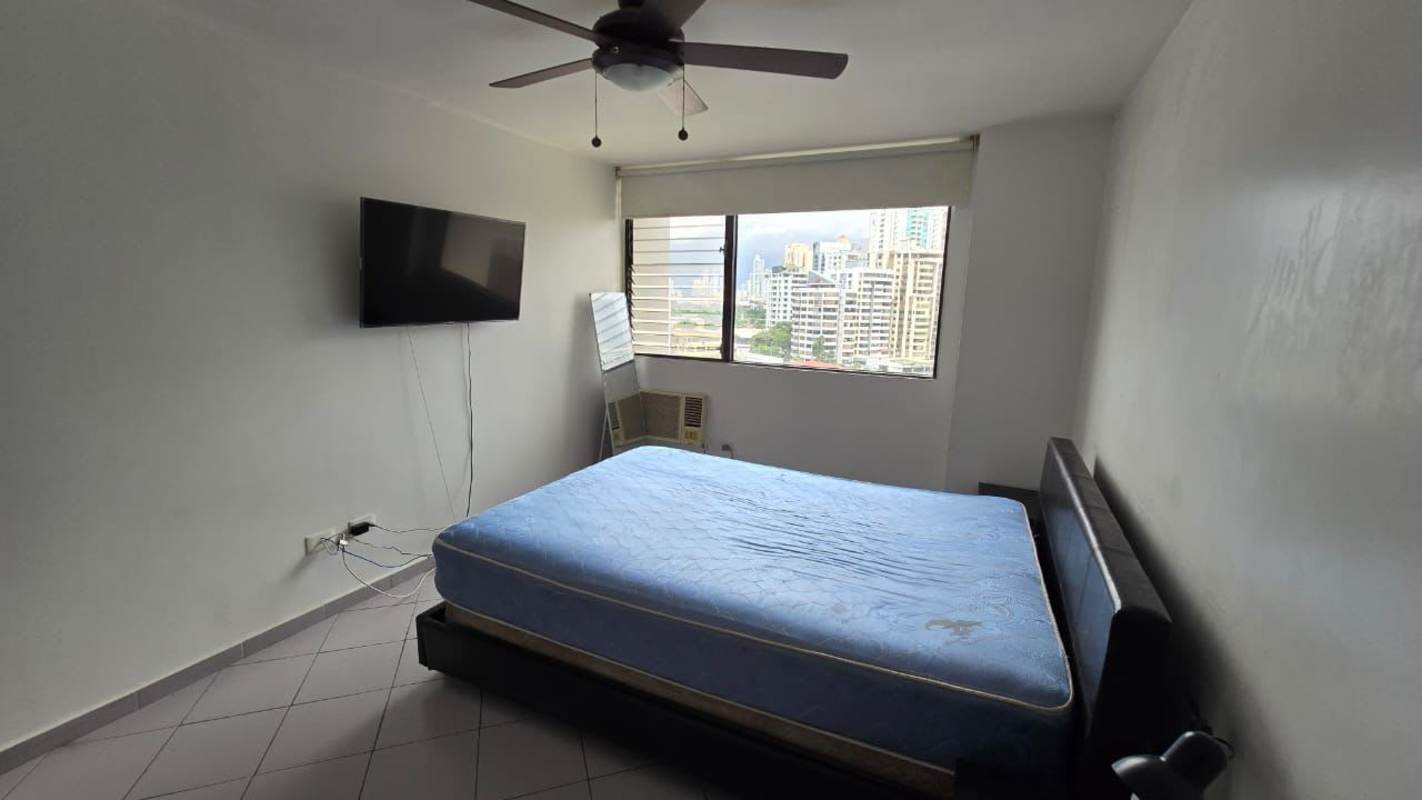 Secondary bedroom with AC, windows, tile floors in PH Viscaya Punta Paitilla Panama City