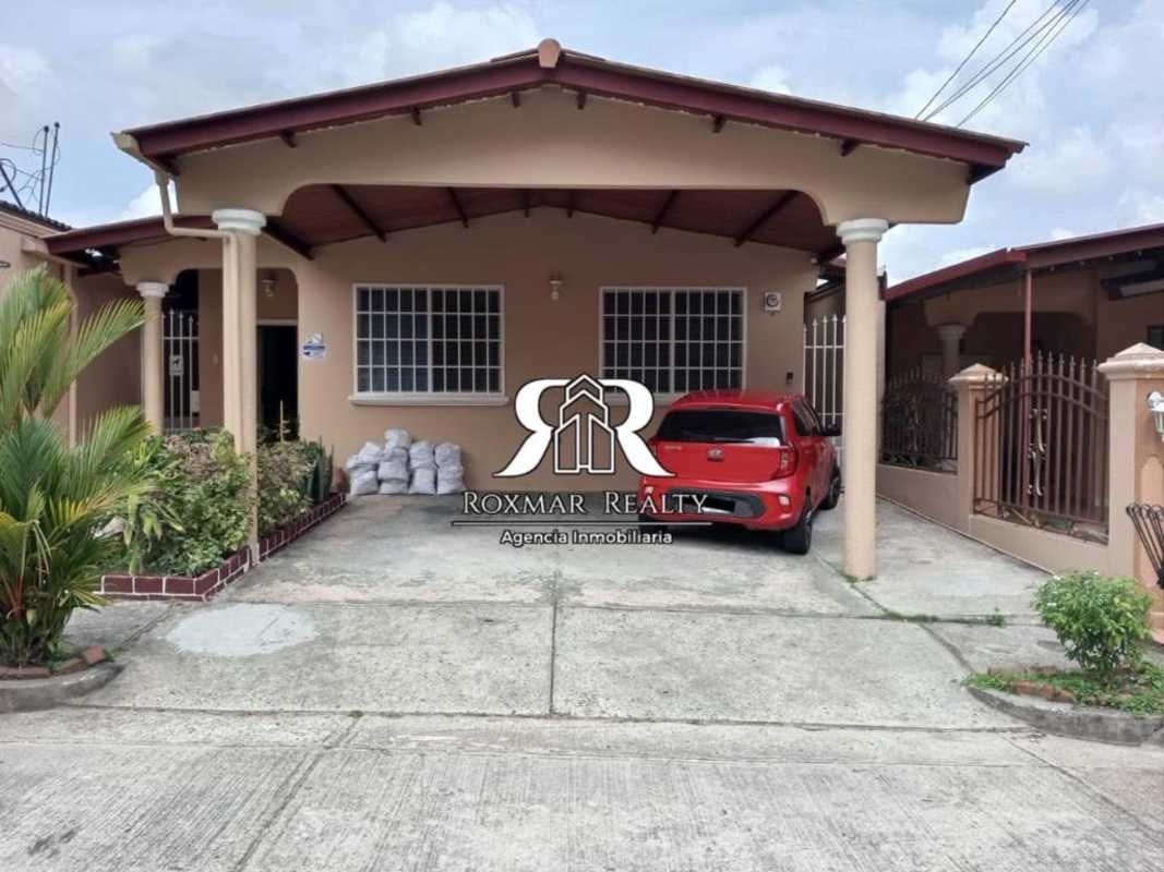 Driveway covered carport red vehicle garden house exterior Brisas del Golf