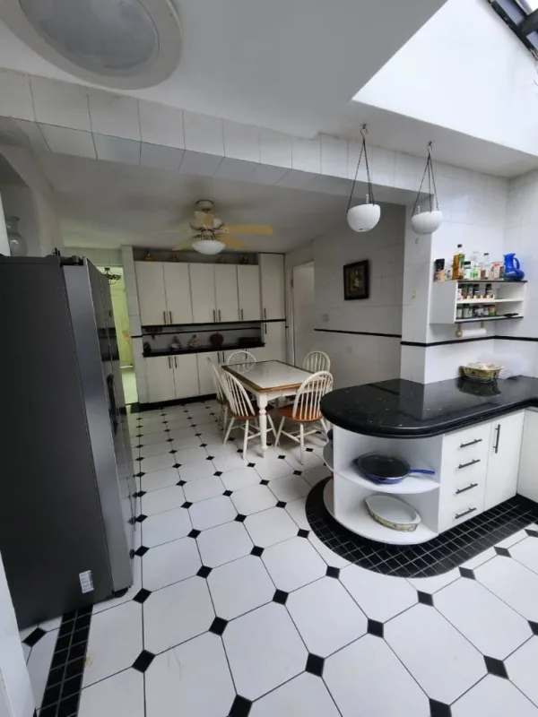 Bright living room with panoramic windows overlooking green garden in house El Ingenio Betania Panama