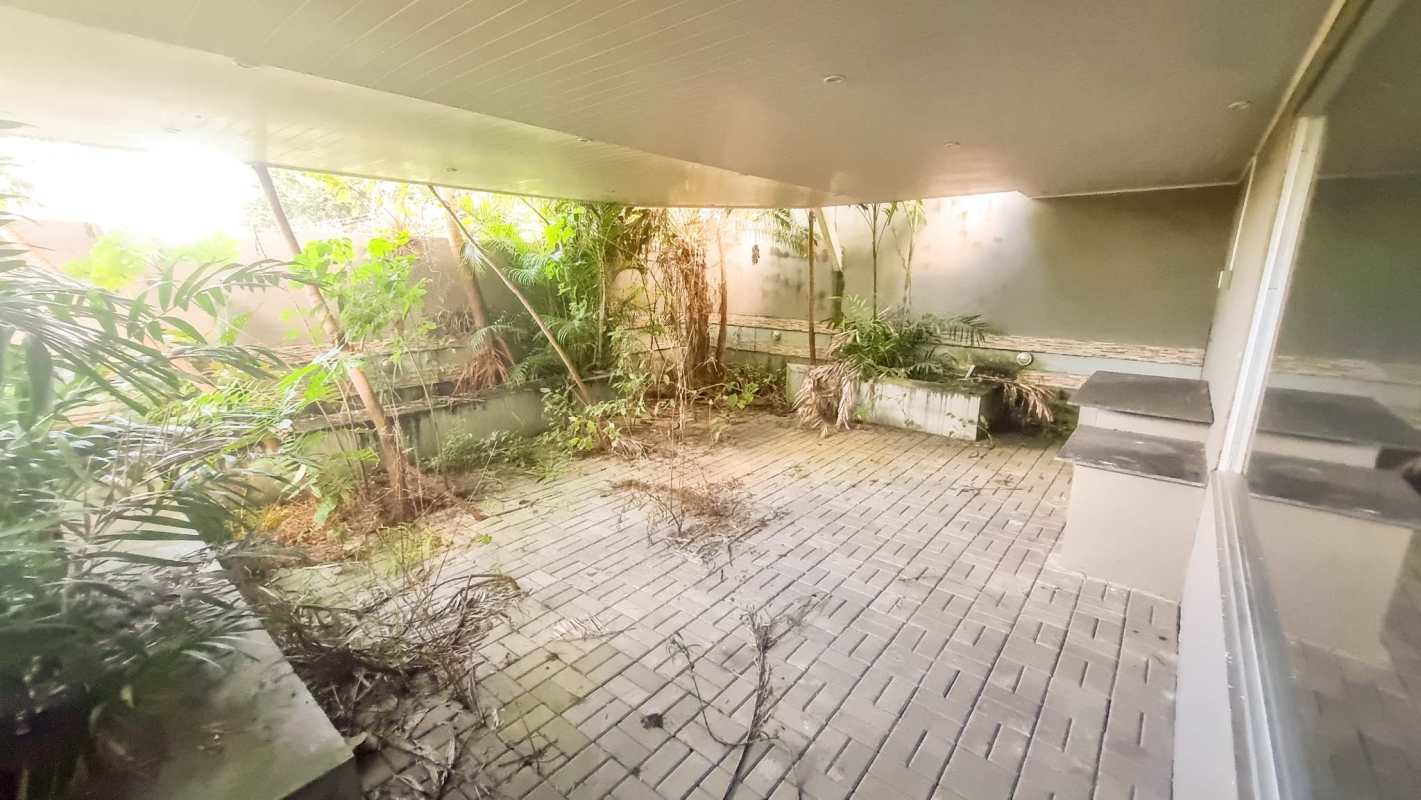 Private covered patio backyard area in foreclosure home Condado del Rey Panama City