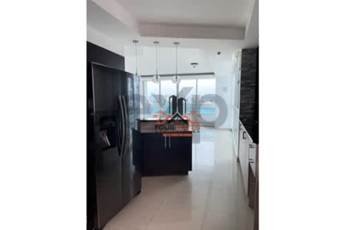 Modern kitchen with stainless steel hood, tiled backsplash and dark cabinetry in PH The View Panama