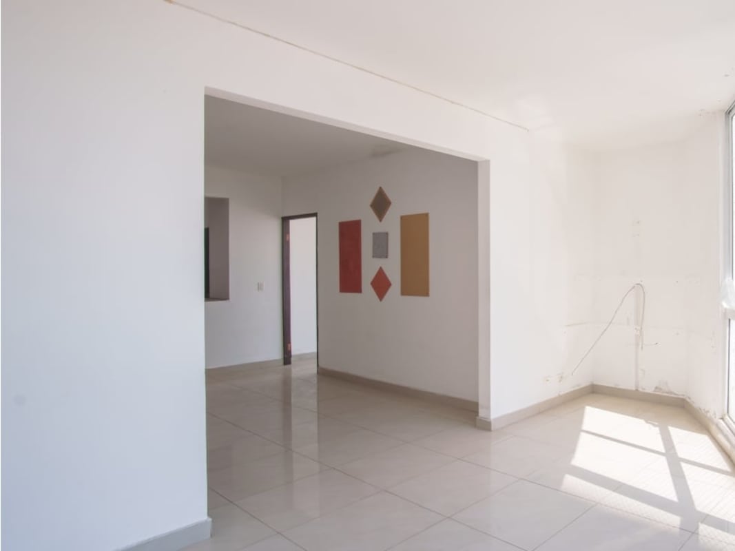 Spacious living room with large windows offering city view in PH The Cosmopolitan San Francisco Panama