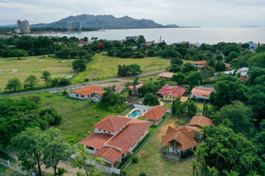 Aerial image of luxury beach house with pool and jacuzzi in Coronado Panama