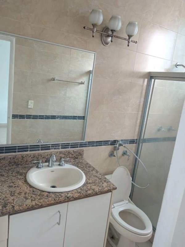 Skyline and oceanfront infinity pool at Belle View Tower Avenida Balboa Panama