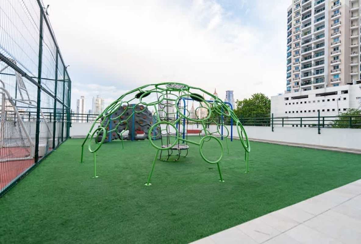 Kitchen with granite countertops, modern cabinetry PH Pacific Park Edison Park Panama