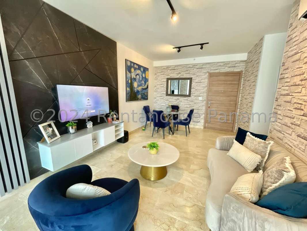 Bright hallway with contemporary decor and pet accessory PH Dynasty Tower Panama