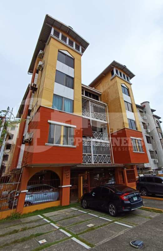 Bedroom with AC, wood floors, ceiling fan PH Torres del Rey Panama City