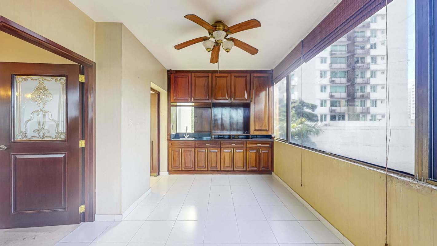 Secondary living space or family room with marble flooring at PH Torre Cerromar Bella Vista Panama
