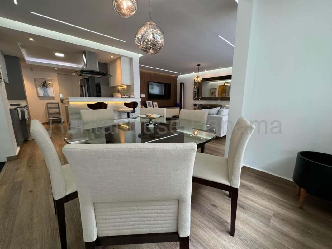 Remodeled House with Pool in Green Valley Albrook