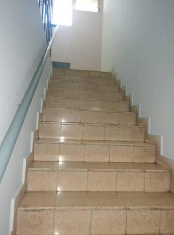 Retro bathroom with patterned tiles, walk-in shower and vanity PH El Paical El Cangrejo