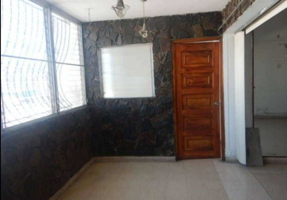 Traditional kitchen wooden cabinetry bar counter tile backsplash PH El Paical El Cangrejo