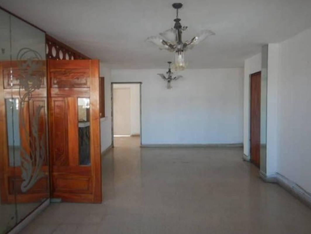 L-shaped kitchen double sink window bars tile counter PH El Paical El Cangrejo