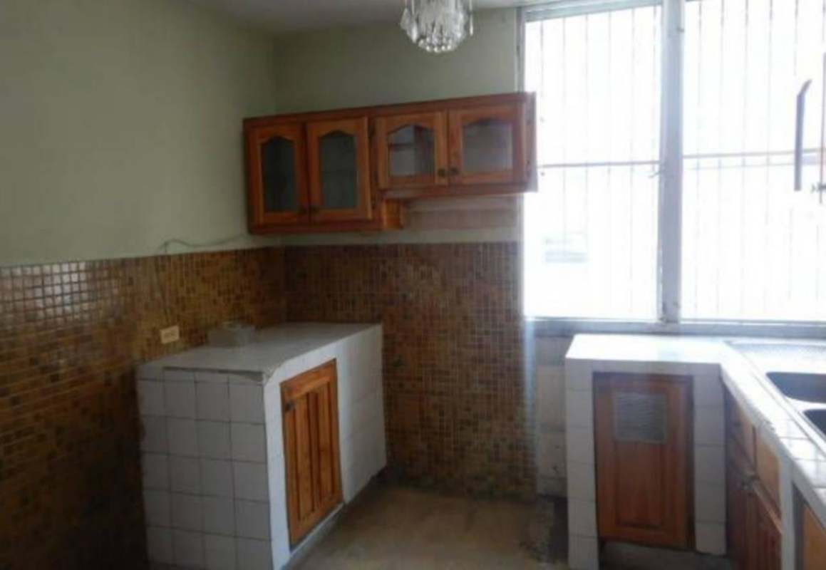 Kitchen with wooden cabinets mosaic tile backsplash barred windows PH El Paical Panama