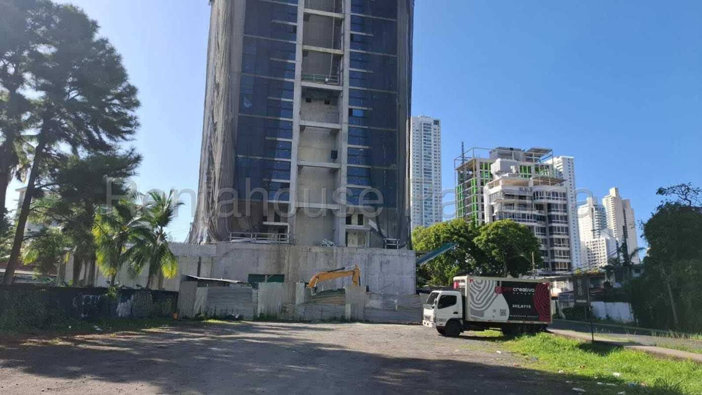 Lateral view PH Dovle Selva high-rise under construction Coco del Mar