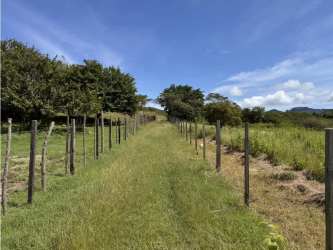 1 Hectare Riverfront Lot with Scenic Views in El Harino Penonomé - View 3