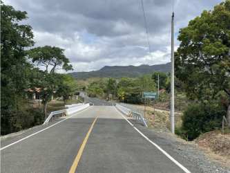 1 Hectare Riverfront Lot with Scenic Views in El Harino Penonomé - View 4