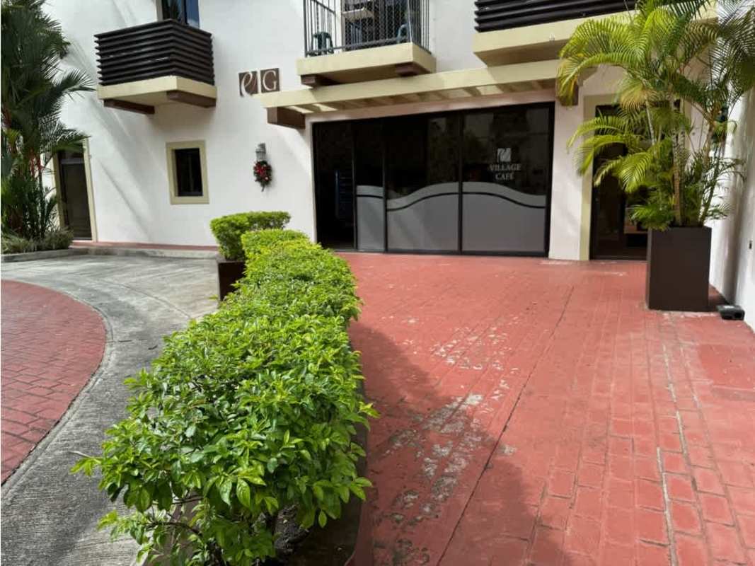 Spacious 3BR Condo Balcony Pool Gym in PH Embassy Village Clayton