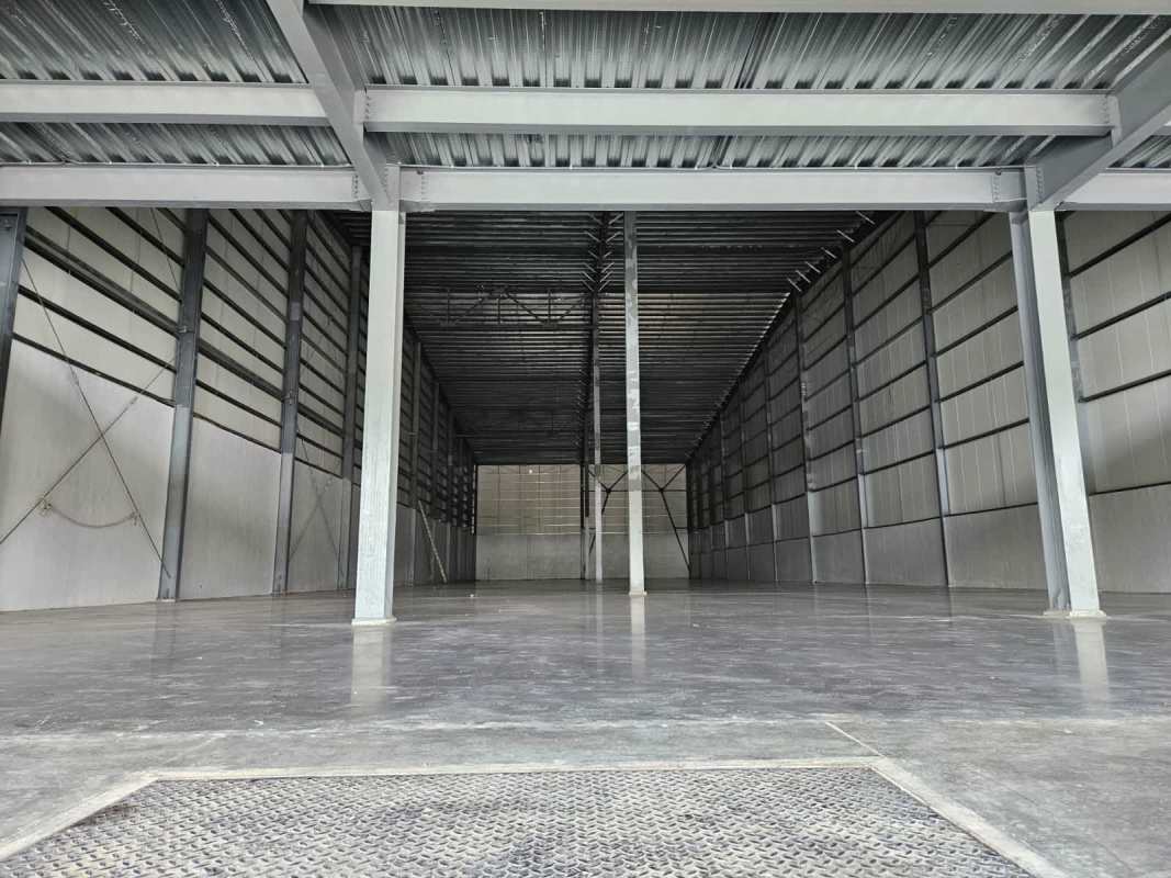 Empty warehouse with high clearance and open floor plan at Centennial Logistics Park Panama