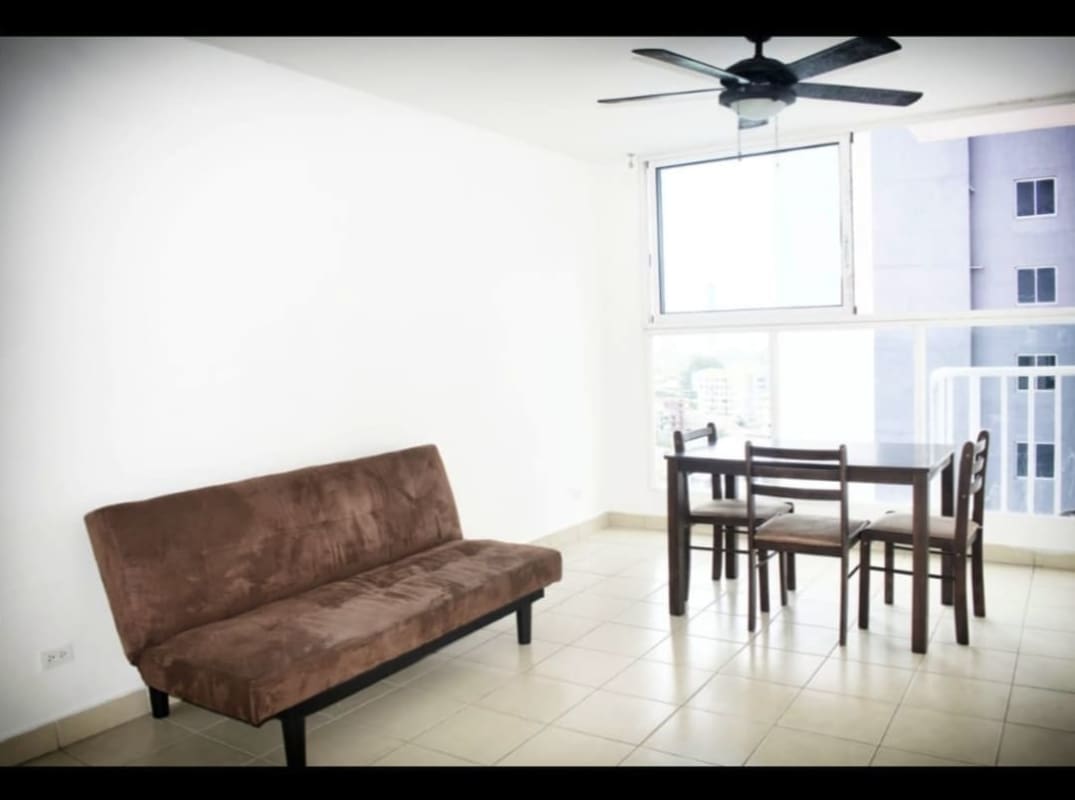 Bedroom with bed tiled floor natural light PH Hortensias Via España Panama City Rental