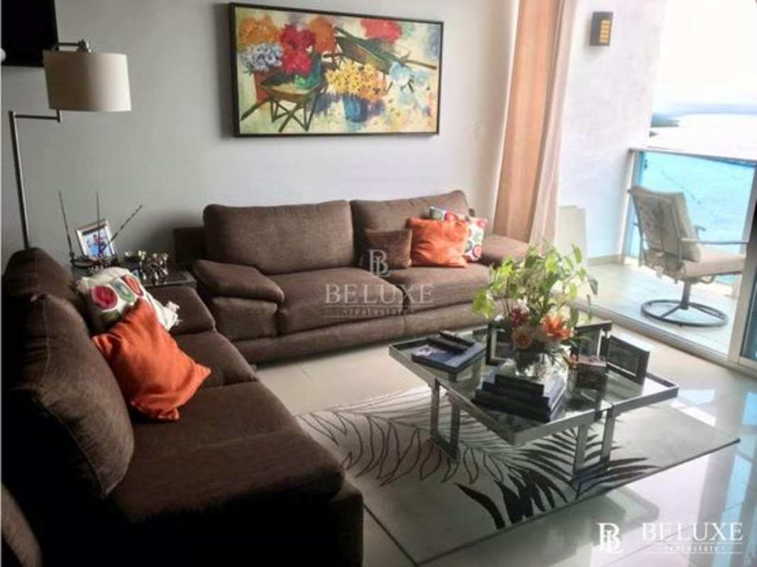 Remodeled kitchen with granite countertops in PH Icon Tower Coco del Mar Panama