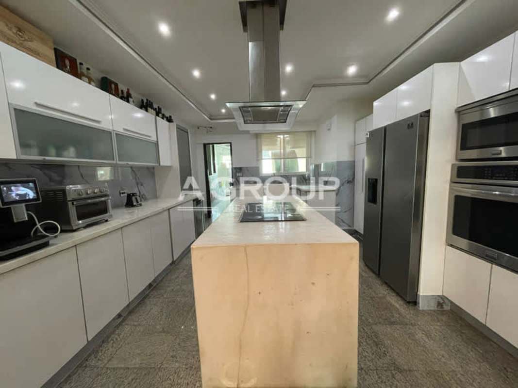 Grand lobby with marble floors, decorative columns and seating PH Balboa Tower Panama