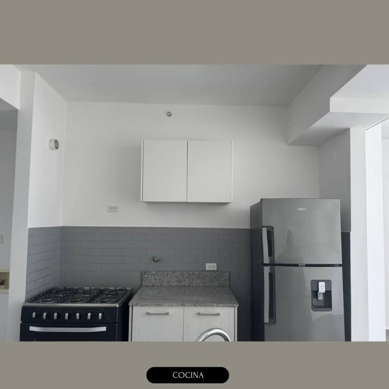 Secondary bedroom with large windows, built-in wardrobe at PH Signature Point Bella Vista Panama