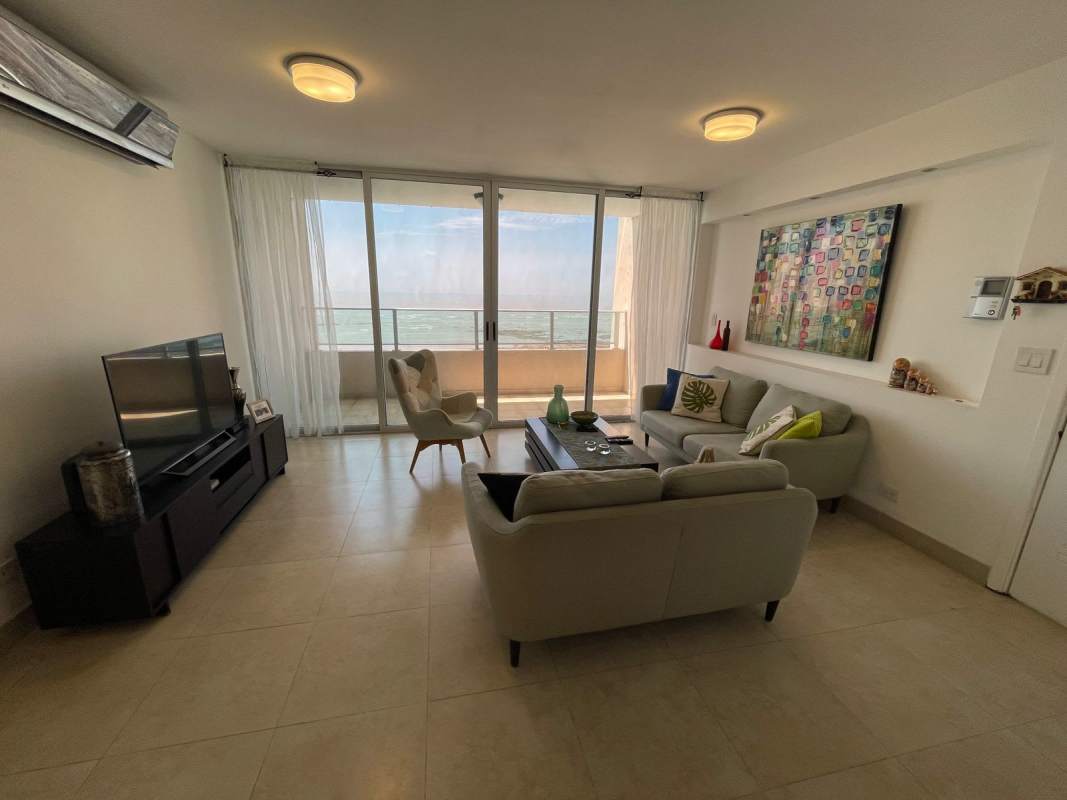 Open plan living room with large windows overlooking the ocean in PH Vista del Mar Panama