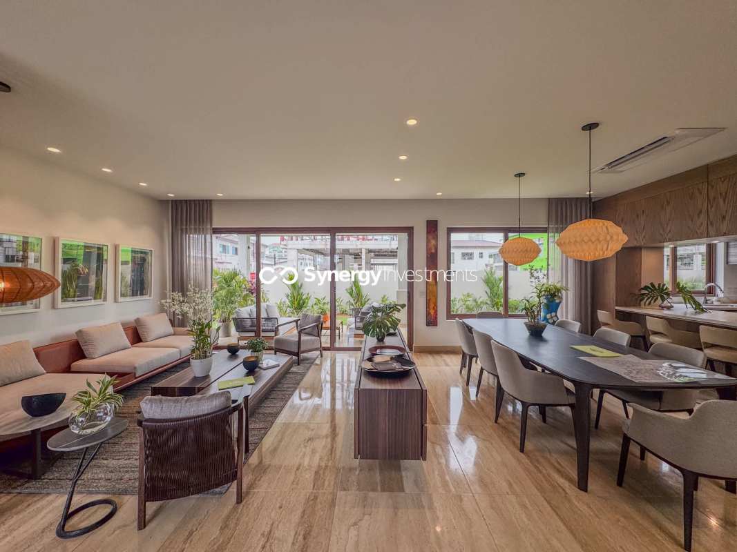 Luxury dining area with marble flooring, large windows and garden views at Santa Maria Golf & Country Club Panama