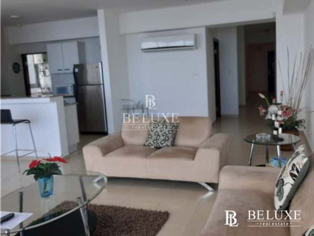 Spacious bedroom with walk-in closet and ocean views in PH Grandbay Tower Avenida Balboa