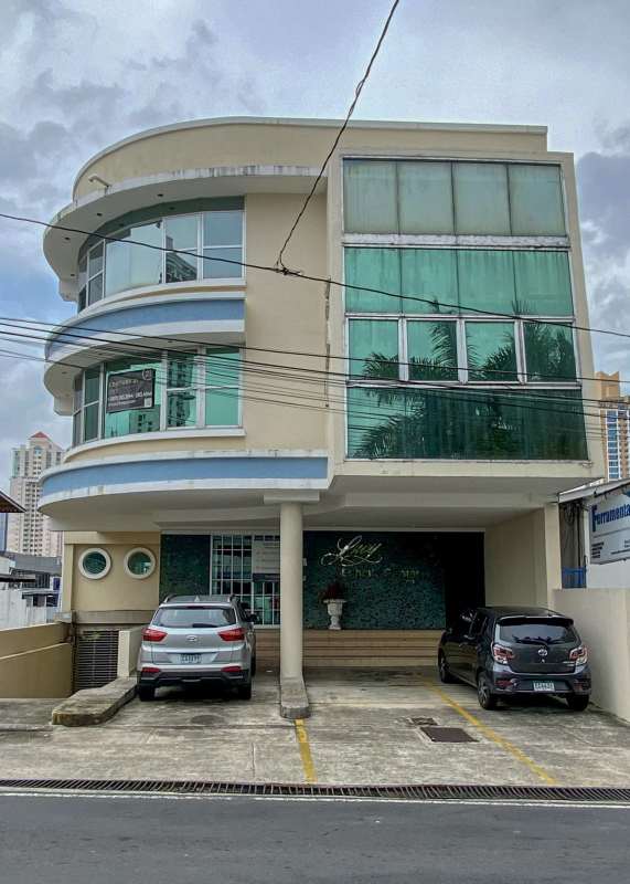 Covered basement parking garage with green pillars and ample space Calle 72 San Francisco Panama