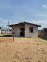Small beige home with satellite dish and dirt yard in Penonomé Coclé
