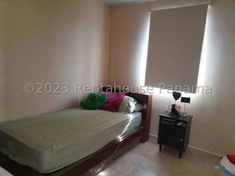 Small bedroom with window, shade, and nightstand Las Lomas Penonomé