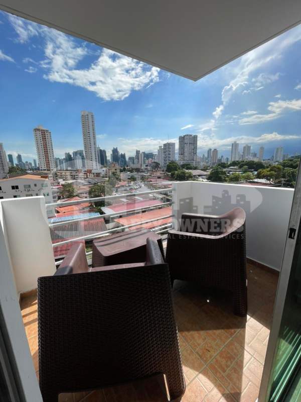 Bathroom with ceramic tile, pedestal sink, glass shower in PH Limassol San Francisco Panama