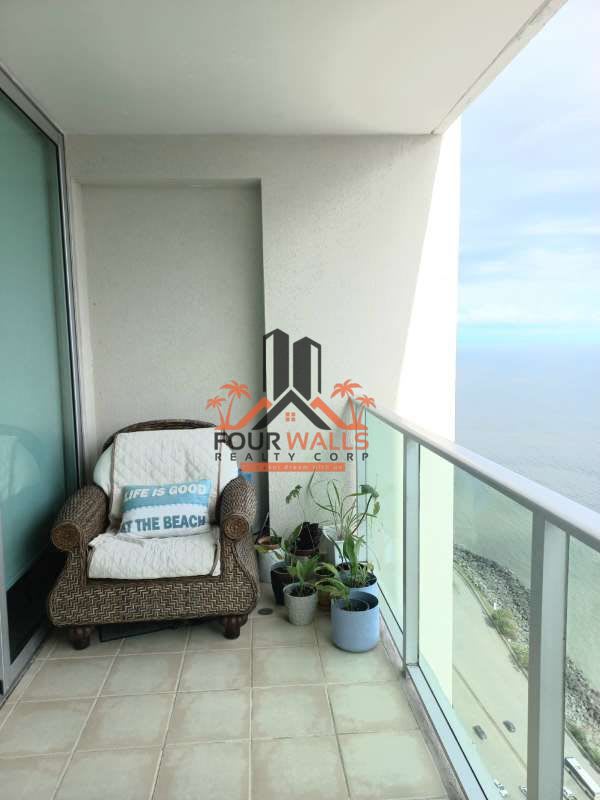 Master bedroom with large window, closet, AC unit, in PH Terrasol San Francisco Panama