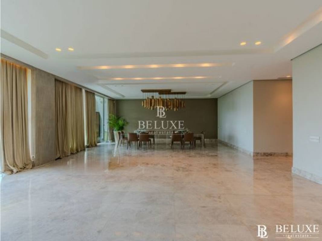 Modern kitchen with luxury finishes and appliances PH The Reserve Panama