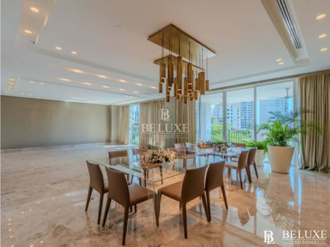 Elegant dining area with marble tiles and large windows in PH The Reserve Santa Maria
