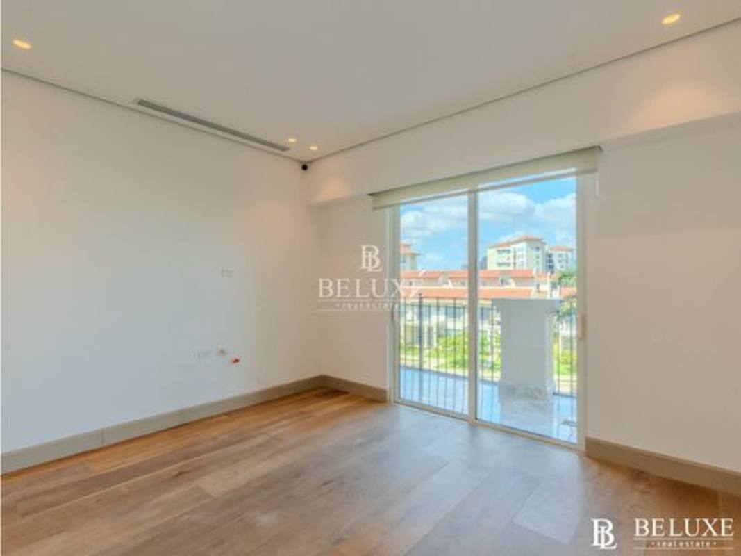 Modern master bathroom with double sink and glass shower in PH The Reserve Panama