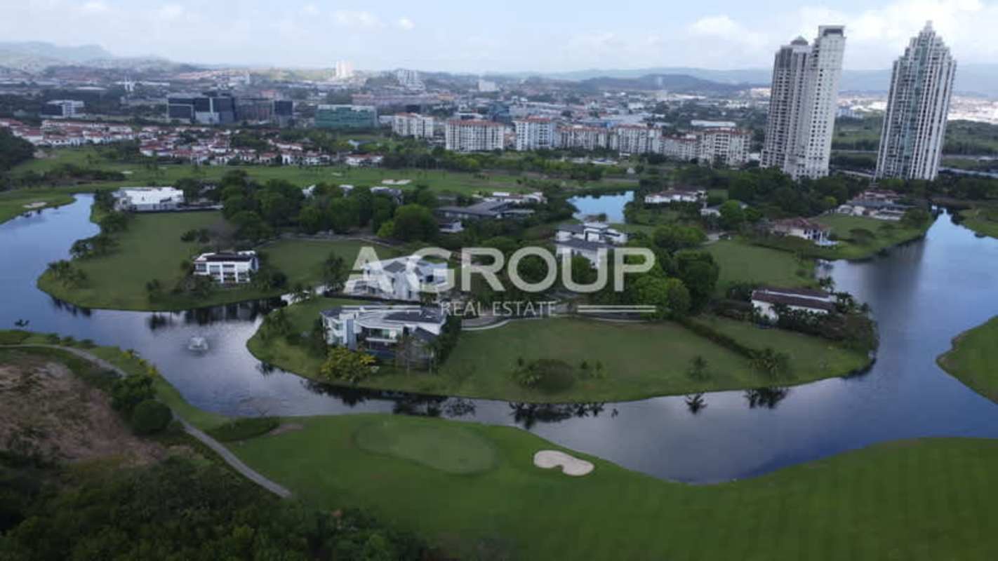 Aerial photo of Santa María luxury residential golf community Panama City with lakes and fairways