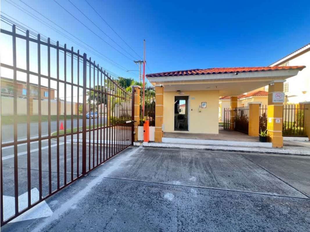 Bedroom with split AC, ceiling fan, blinds PH Cantabria V Panama City