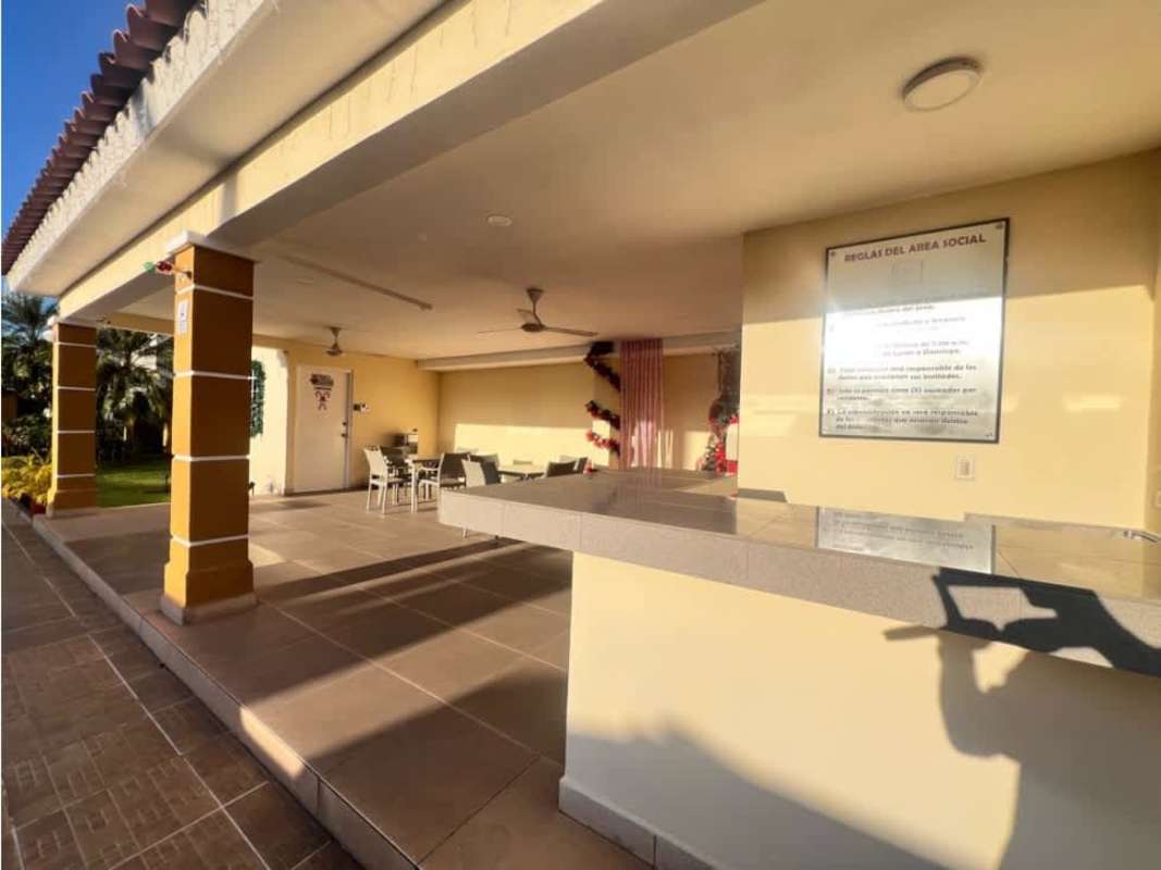 Covered outdoor social space and courtyard at PH Cantabria V Panama City