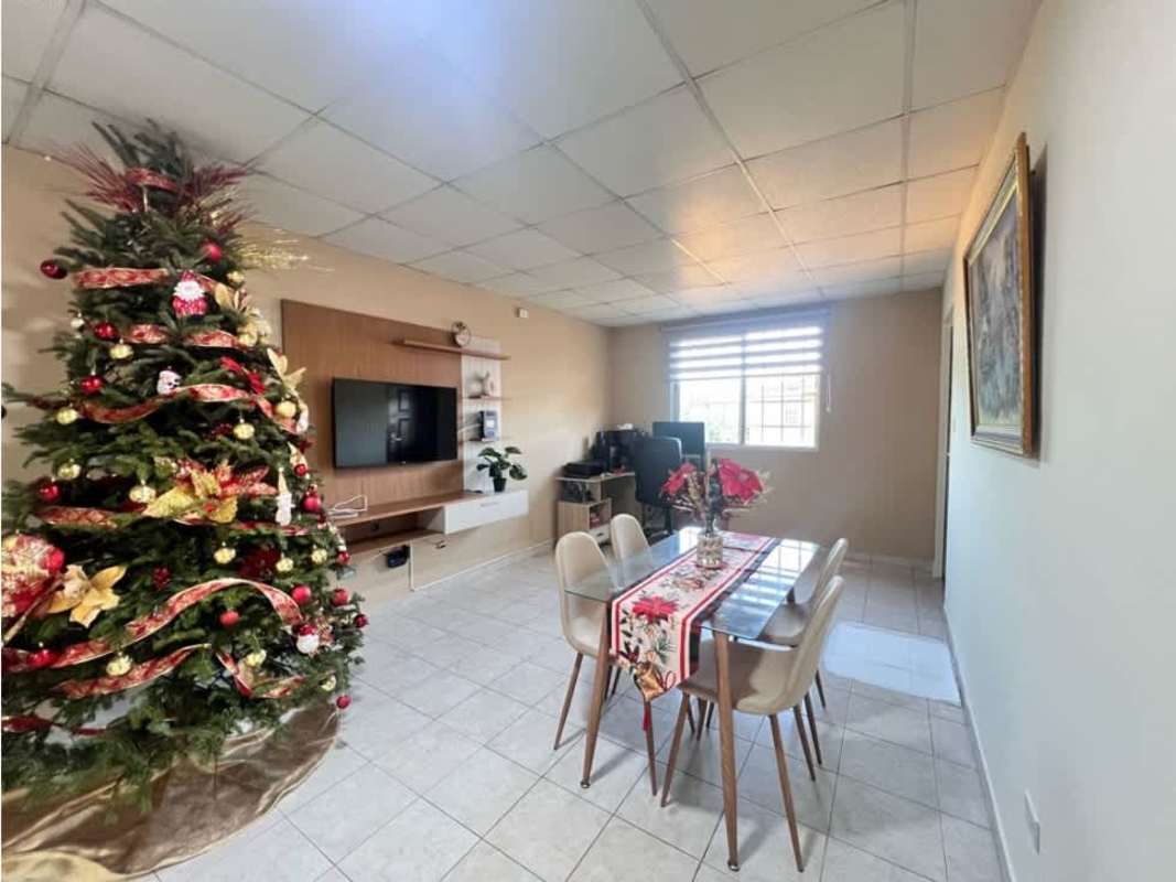 Laundry with washing machine and utility sink PH Cantabria V Panama City